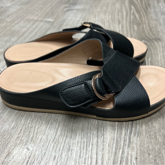 Patrizia Rutha Wedge Sandal in great condition! Woman’s size 8. great condition - Picture 3 of 7